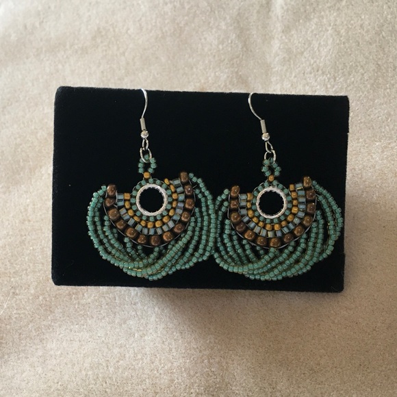 💼Hand Crafted Loopy Beaded Earrings💼 - Picture 3 of 6